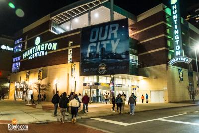Toledo-Walleye-Teddy-Bear-Toss-TDC-12-08-2023-01