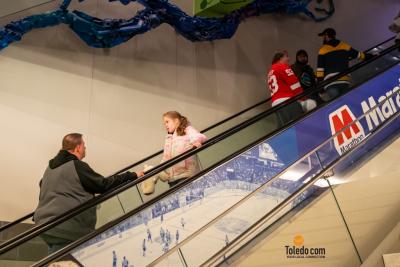 Toledo-Walleye-Teddy-Bear-Toss-TDC-12-08-2023-02