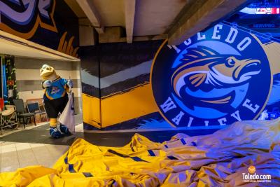 Toledo-Walleye-Teddy-Bear-Toss-TDC-12-08-2023-20