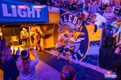 Toledo-Walleye-Teddy-Bear-Toss-TDC-12-08-2023-26