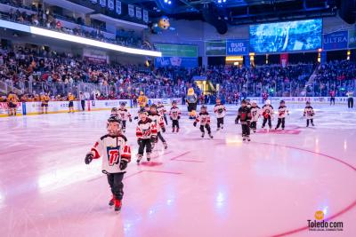 Toledo-Walleye-Teddy-Bear-Toss-TDC-12-08-2023-30