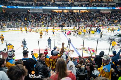 Toledo-Walleye-Teddy-Bear-Toss-TDC-12-08-2023-37