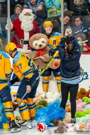 Toledo-Walleye-Teddy-Bear-Toss-TDC-12-08-2023-42