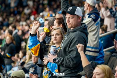 Toledo-Walleye-Teddy-Bear-Toss-TDC-12-08-2023-47