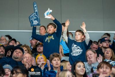 Toledo-Walleye-Teddy-Bear-Toss-TDC-12-08-2023-63