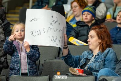 Toledo-Walleye-Teddy-Bear-Toss-TDC-12-08-2023-67