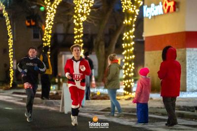 Uptown-Maumee-Holiday-Light-Parade-12-01-2024-20