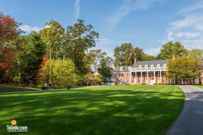 Haunted-Manor-House-10-25-2025-05