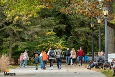 Haunted-Manor-House-10-25-2025-08