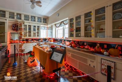 Haunted-Manor-House-10-25-2025-22