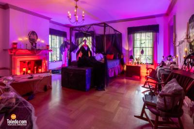 Haunted-Manor-House-10-25-2025-28