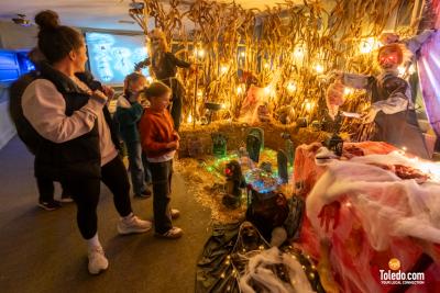 Haunted-Manor-House-10-25-2025-65